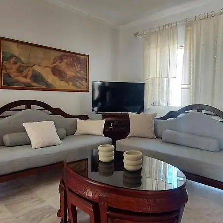 Fori's Nest Skg Apartment